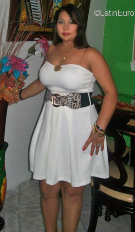 Date this good-looking Colombia girl Selina from Barranquilla CO19531