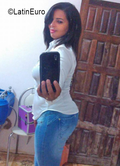 Date this beautiful Brazil girl Sandra from Salvador BR9779