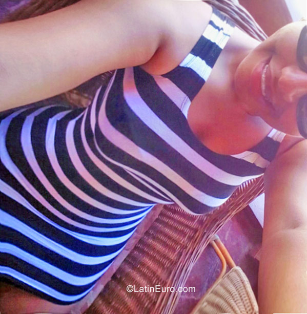 Date this georgeous Dominican Republic girl Nicole from Santo Domingo DO26596