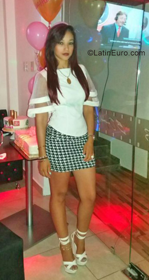 Date this nice looking Dominican Republic girl Yuresan from Santiago DO26633