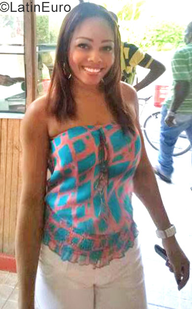 Date this hard body Dominican Republic girl Yadira from Santo Domingo DO26662