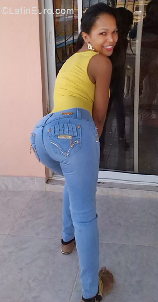 Date this athletic Dominican Republic girl Rosa from Santo Domingo DO26674