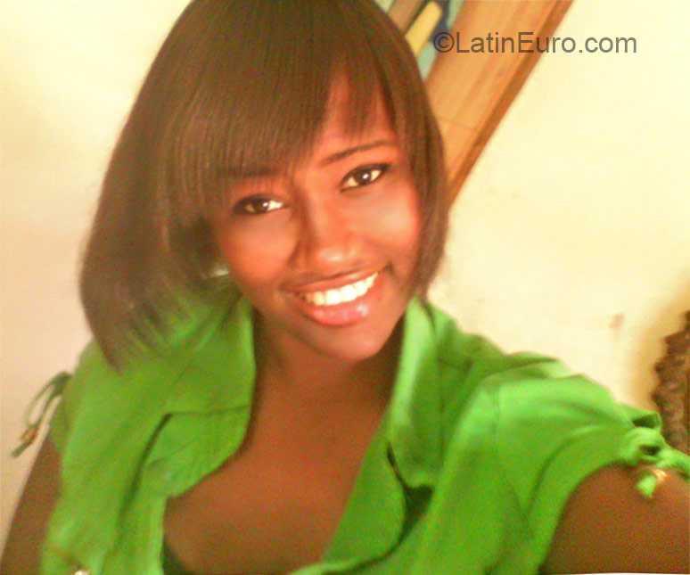 Date this nice looking Dominican Republic girl Cindy from Santo Domingo DO26704