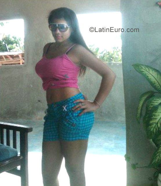 Date this athletic Dominican Republic girl Corima from Higuey DO26872