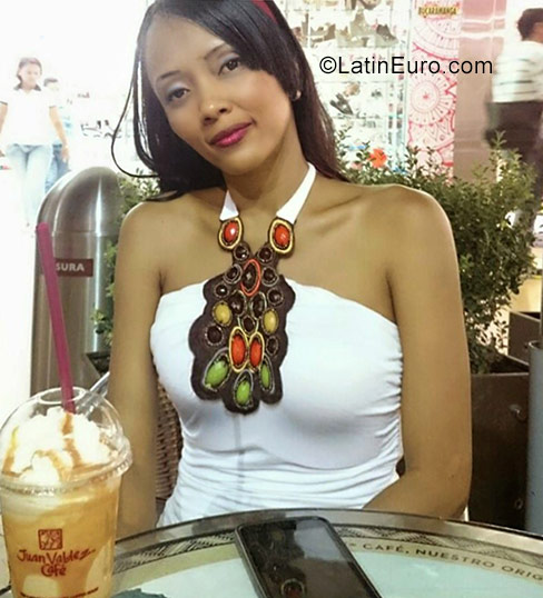 Date this charming Colombia girl Ester from Cartagena CO19806