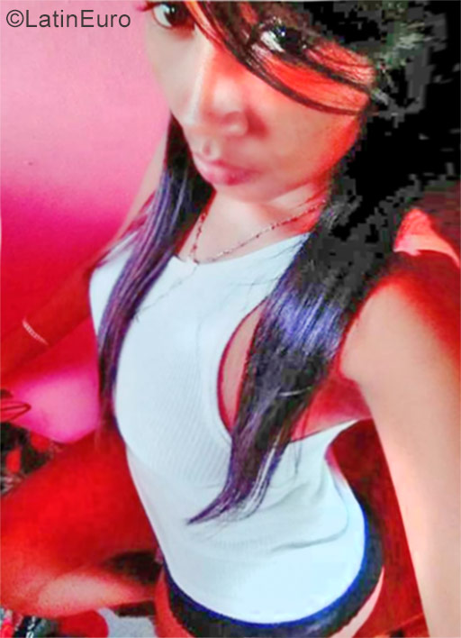 Date this gorgeous Dominican Republic girl Maria from Santo Domingo DO27003