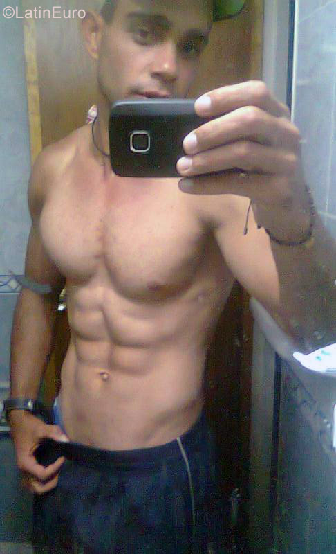 Date this hot Colombia man Carlos andrey from Cali CO19903