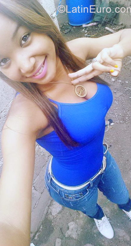 Date this sultry Dominican Republic girl Alexandra from La Romana DO27038