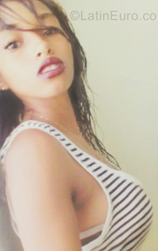Date this good-looking Dominican Republic girl Stefania from Santo Domingo DO27055