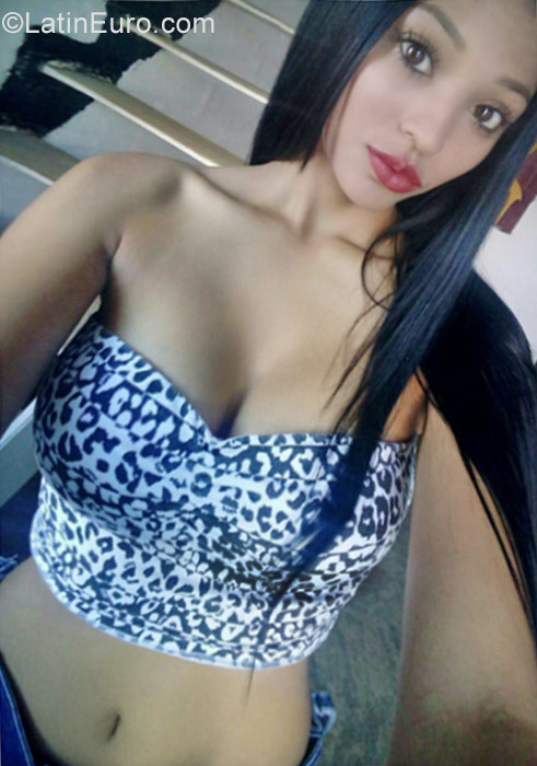 Date this lovely Colombia girl Tatiana from Medellin CO19940
