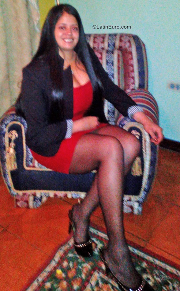 Date this nice looking Colombia girl Dahyian from Bogota CO19978