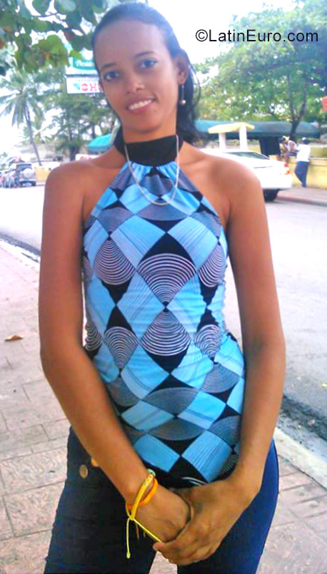 Date this young Dominican Republic girl Cestalizia from San Pedro de Macoris DO27138