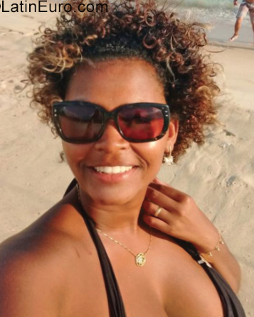 Date this athletic Brazil girl Libna from Rio De Janeiro BR9880