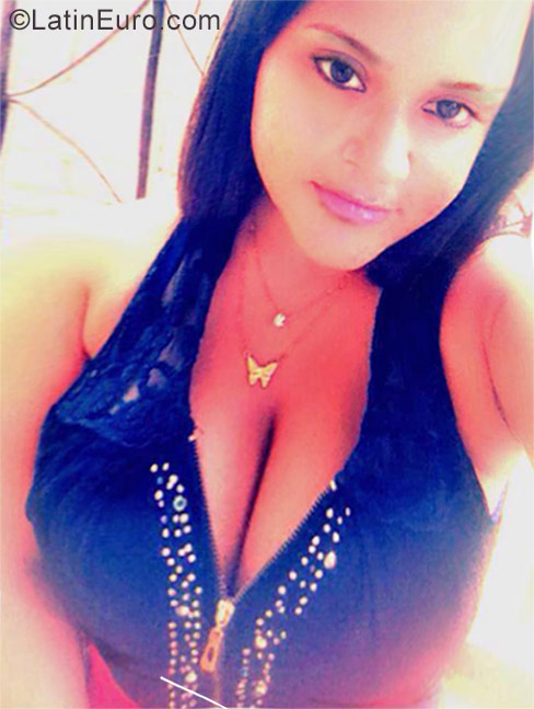 Date this tall Dominican Republic girl Yakeira from Santiago DO27390