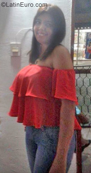 Date this attractive Colombia girl Yuli from Barranquilla CO20241