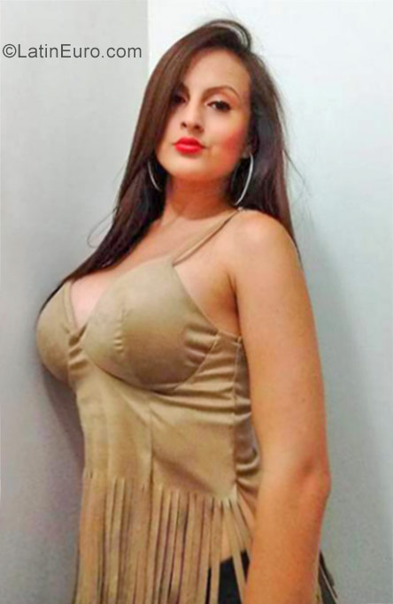 Date this voluptuous Colombia girl Pamela from Cali CO20272