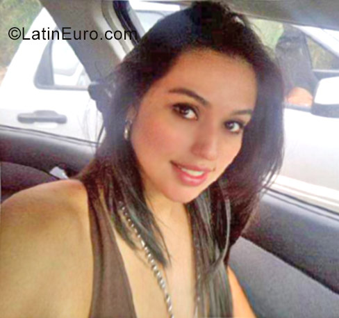 Date this voluptuous Colombia girl Tatiana from Cucuta CO20285