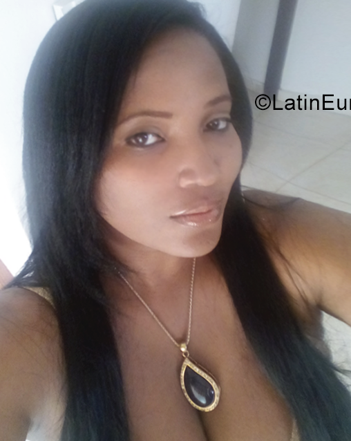 Date this stunning Dominican Republic girl Miguelina from Santiago DO27476