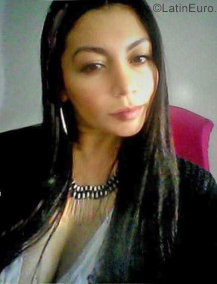 Date this lovely Colombia girl Soraya from Bogota CO20297