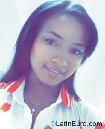 Date this nice looking Dominican Republic girl Carol from La Romana DO27523