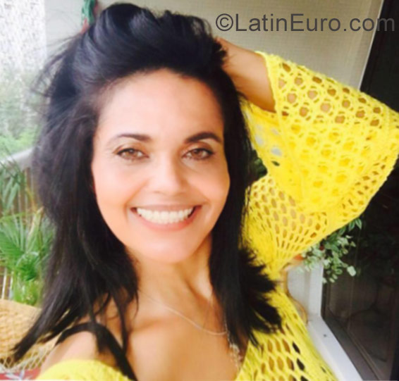 Date this charming Brazil girl Barbara from Salvador BR9914