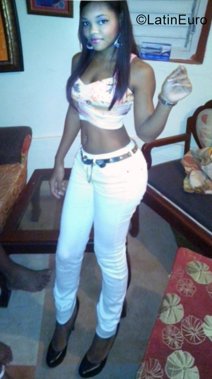 Date this tall Dominican Republic girl Yancy from Santo Domingo DO27566