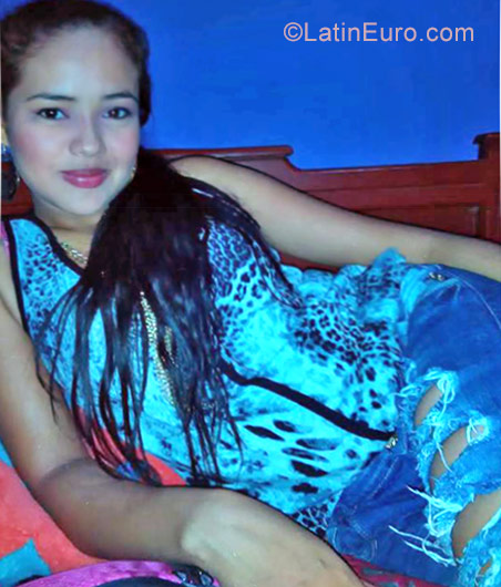 Date this sultry Colombia girl Paola from Barranquilla CO20427