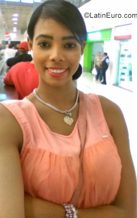 Date this athletic Dominican Republic girl Shantyel from Satiago DO27602