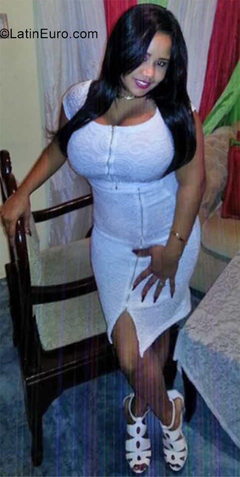 Date this sensual Dominican Republic girl Margarita from Santo Domingo DO27667