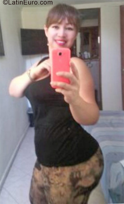 Date this athletic Colombia girl Sandy from Medellin CO20624