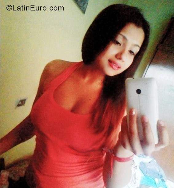 Date this sultry Colombia girl Luisa from Pereira CO20668