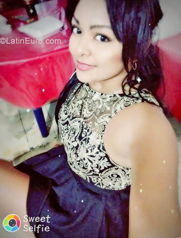 Date this stunning Colombia girl Marimar57 from Valledupar CO20761