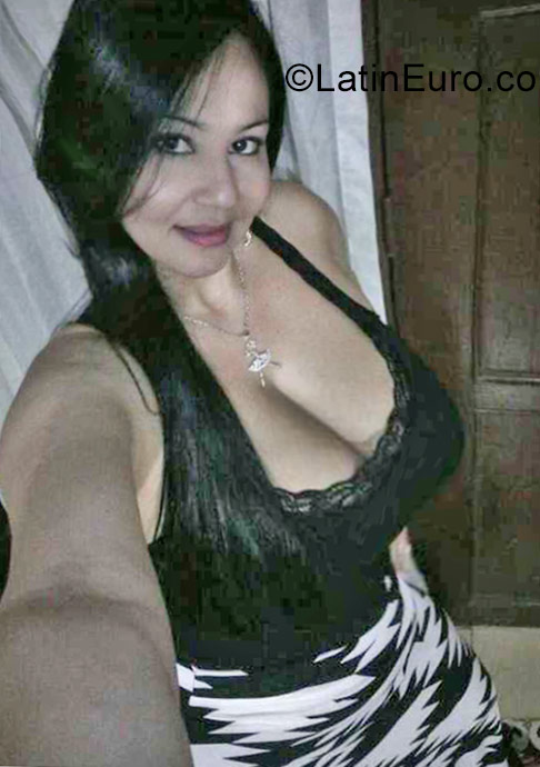 Date this athletic Colombia girl PAOLA28 from Cartagena CO20790