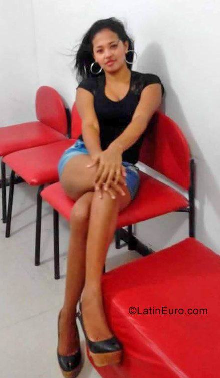 Date this voluptuous Colombia girl BRENDA from Barranquilla CO20839