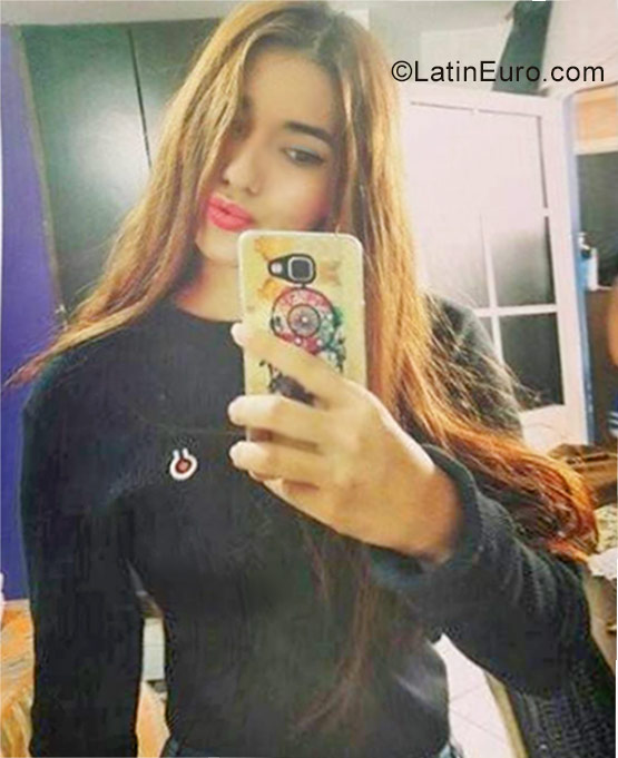 Date this exotic Colombia girl Laura from Bucaramanga CO20867
