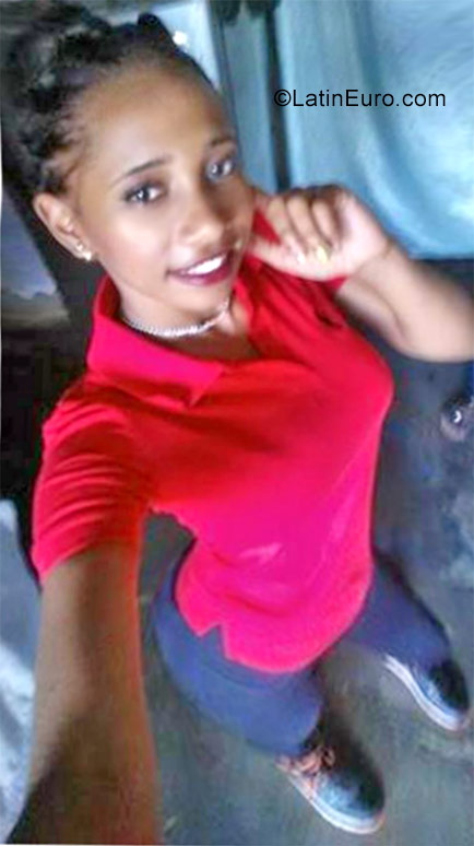 Date this sultry Dominican Republic girl Sol Joelina from Santo Domingo DO28027