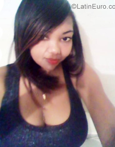 Date this hot Dominican Republic girl Yine from Santo Domingo DO28039