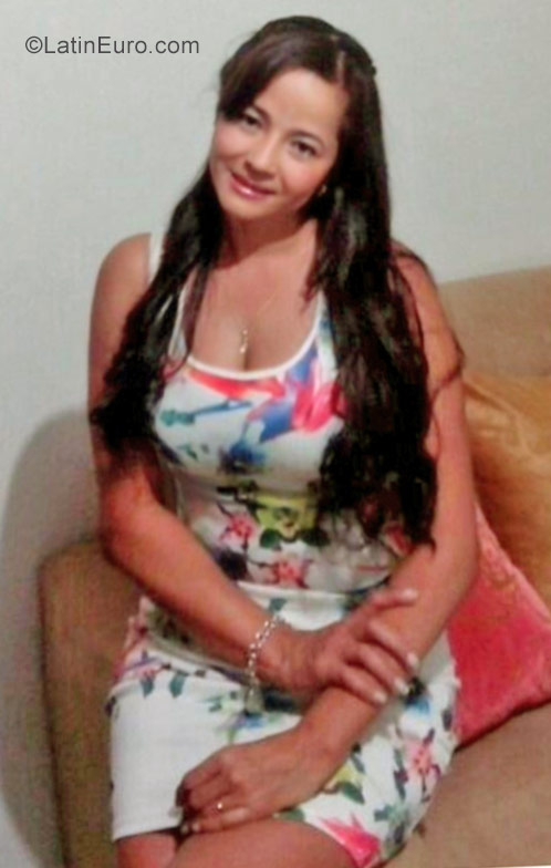 Date this pretty Colombia girl Melissa from Envigado CO20949