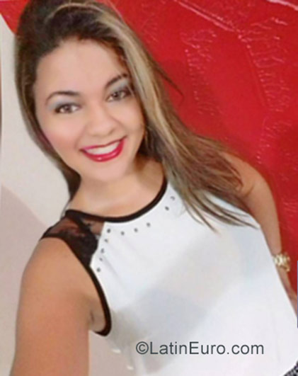 Date this happy Brazil girl Adrianny from Foriano BR9969