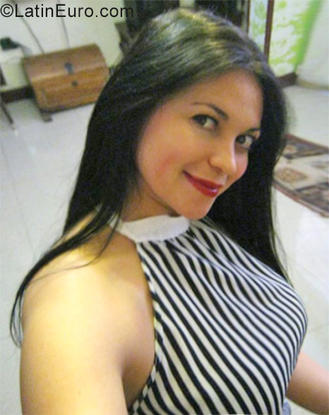 Date this attractive Colombia girl Jennifer from Bogota CO20990