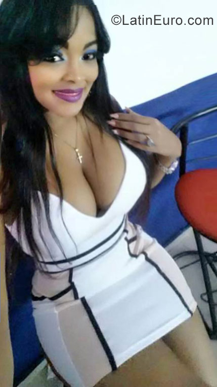 Date this athletic Dominican Republic girl Anabel from Santo Domingo DO28157