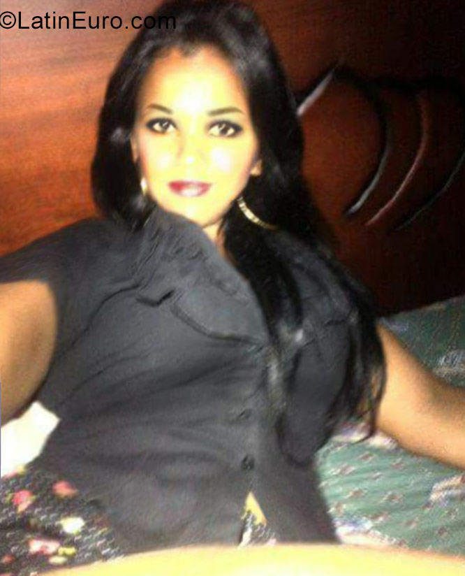 Date this good-looking Dominican Republic girl Karina from Santiago DO28165