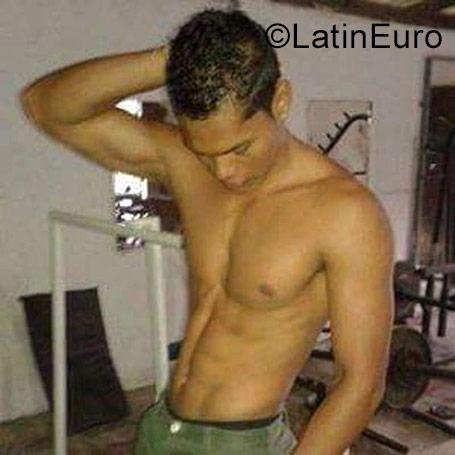 Date this young Colombia man Adi viloria from Bogota CO21009