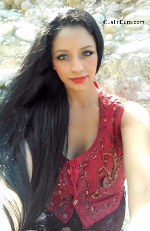 Date this young Colombia girl Maira from Bogota CO21068