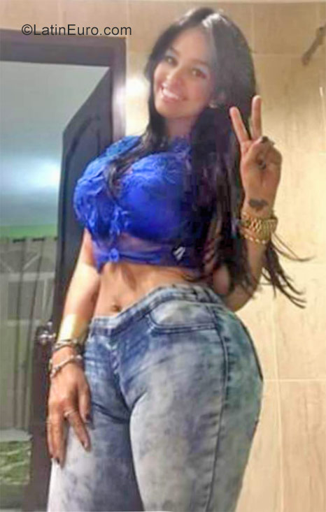 Date this hard body Dominican Republic girl Anyelinia from Santiago DO28225