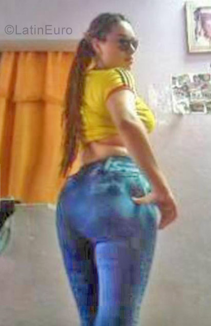 Date this georgeous Colombia girl Fernanda from Bogota CO21095