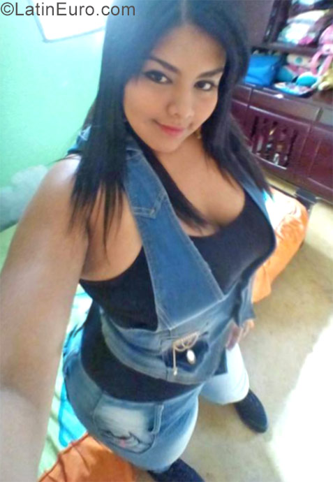 Date this pretty Colombia girl Ana meliza from Medellin CO21162
