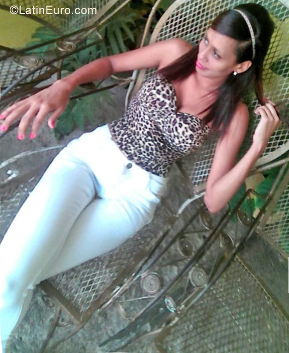 Date this beautiful Dominican Republic girl Angie from Santo Domingo DO28373