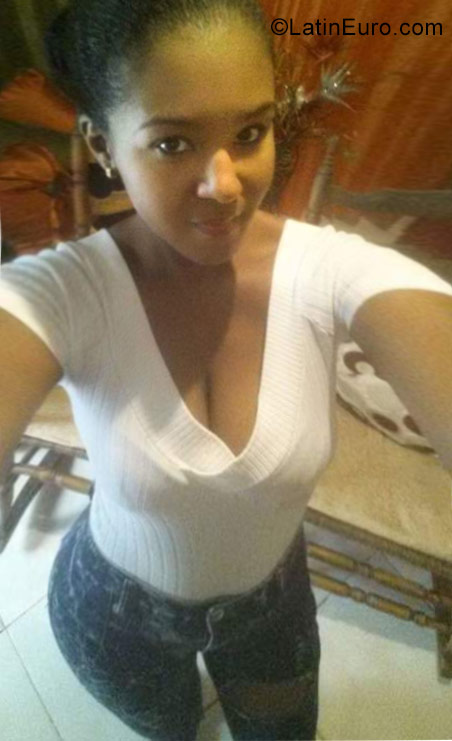 Date this young Dominican Republic girl Wanderline from Santo Domingo DO28391