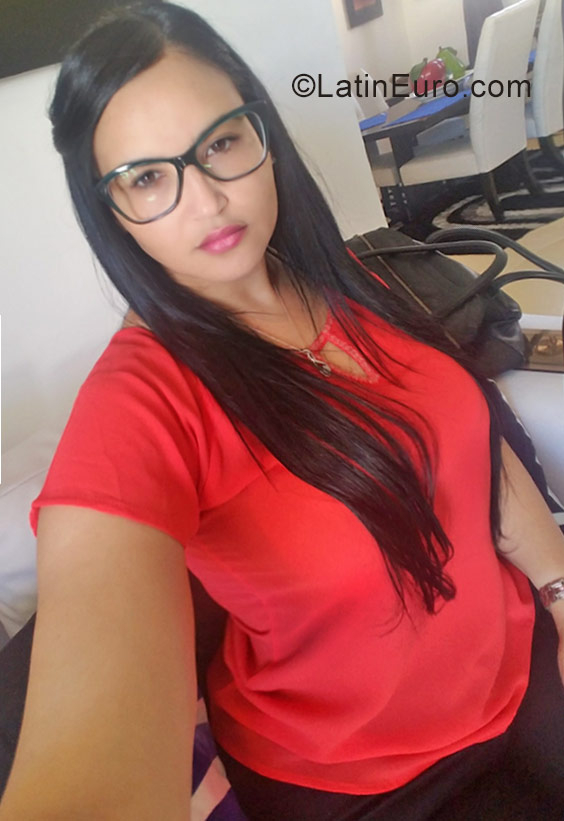 Date this stunning Dominican Republic girl Lilian from Santiago DO28399